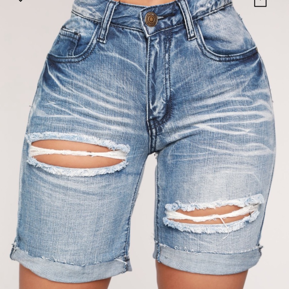 Caitlin boyfriend Bermuda shorts light blue wash